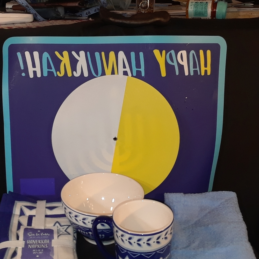 Sur La Table Kitchen Set - Picture 3 of 7